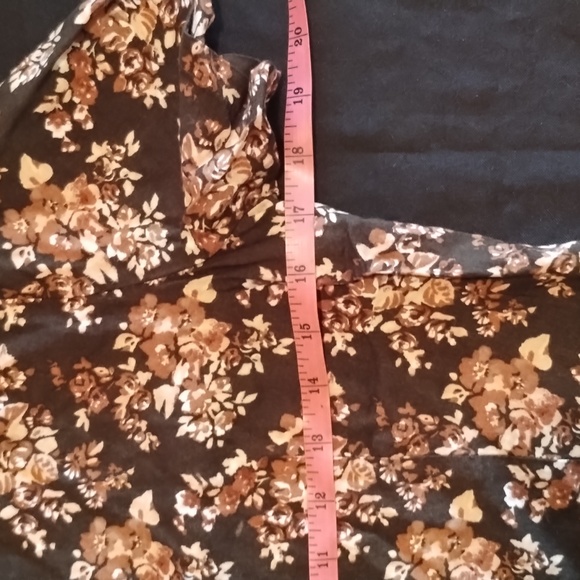 Croft & Barrow Women's Button up Blouse short sleeve flower print black & browns - Picture 3 of 15